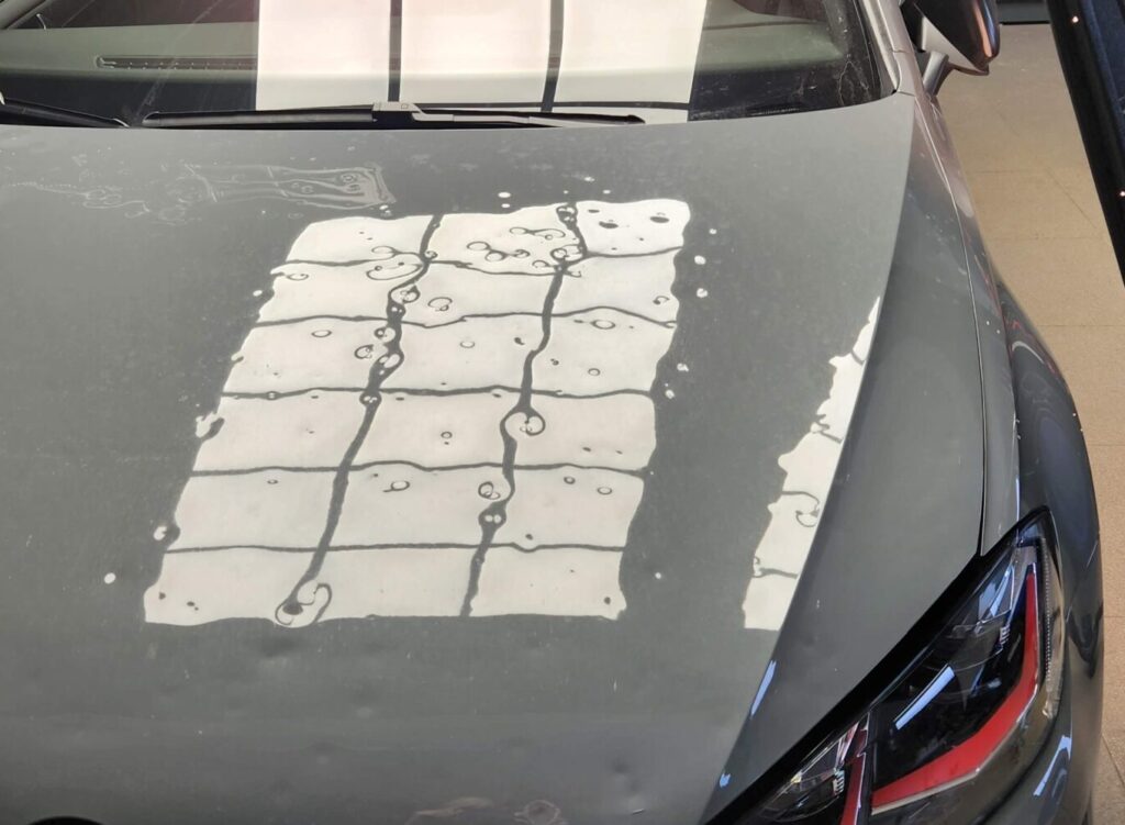 Opravy vozidel po krupobití.